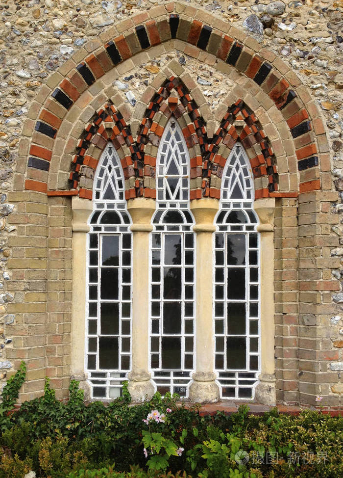 一个古老的教堂在英国的哥特式窗户
