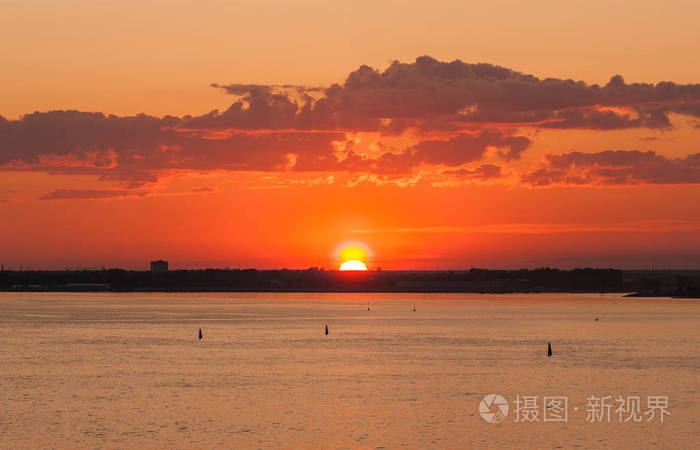 在地平线上的太阳