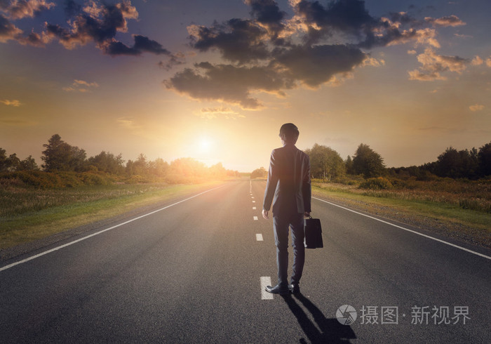 在通往成功道路上的商人