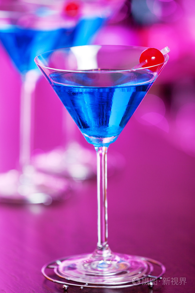 蓝色马提尼鸡尾酒