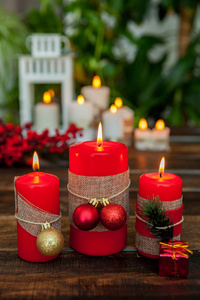 红蜡烛与圣诞小玩意