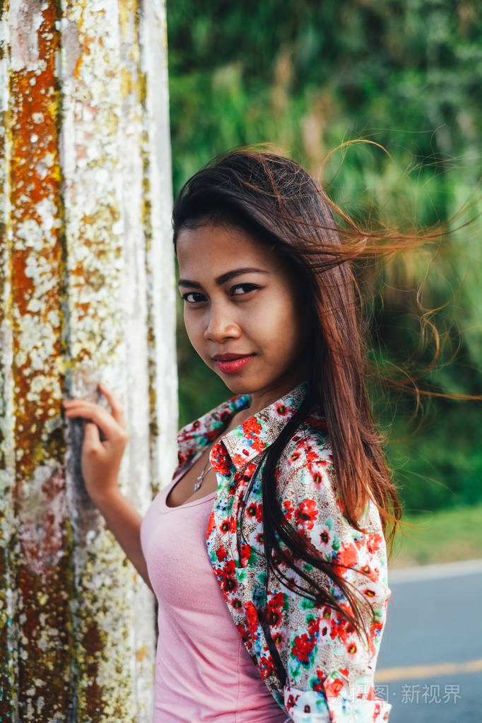 在山公园大雅菲律宾夏季徒步旅行