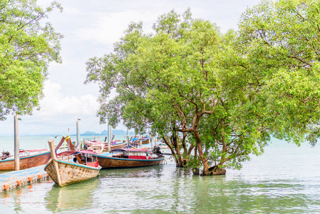 与传统泰国木船，海景码头