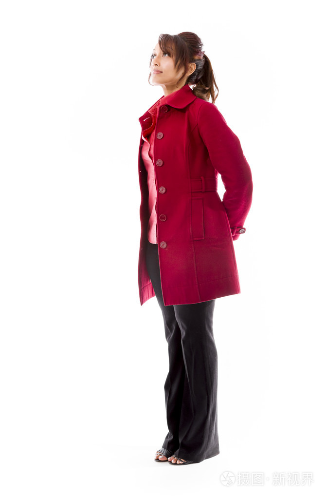 双手背后的女人