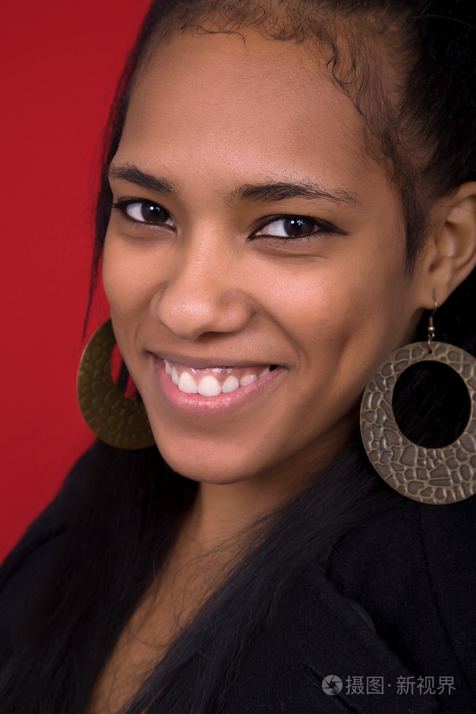 笑发笑嘲笑特别表示因成功而处于有利地位