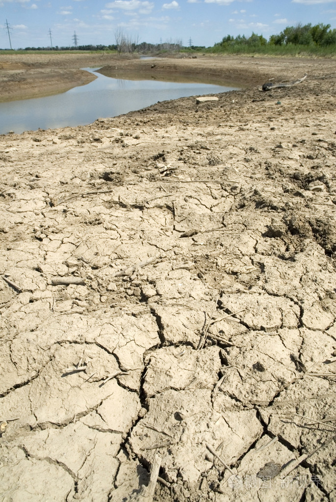 干旱(时期),旱季 旱灾 (长期的)缺乏 枯竭