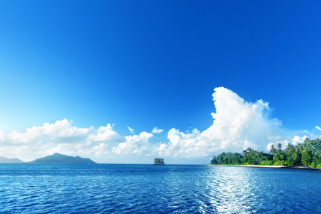 海滩上拉迪戈岛，seychellas