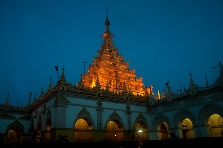 摩诃牟尼宝塔在缅甸曼德勒市