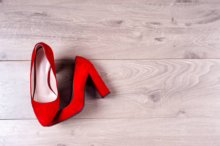 红色女鞋高跟鞋