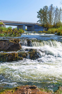 Suenginskiy 瀑布。黄金河 Suenga，Maslyaninsky 区，西伯利亚，俄罗斯新西伯利亚州