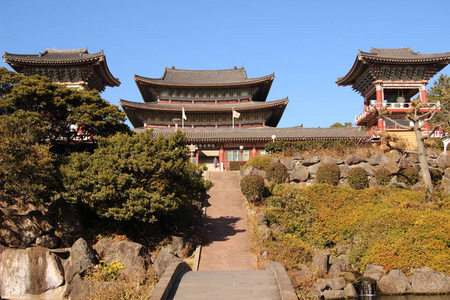 在济州岛 Yakcheonsa 寺