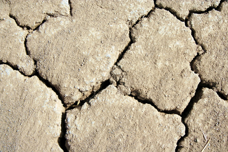 裂开的地面图片