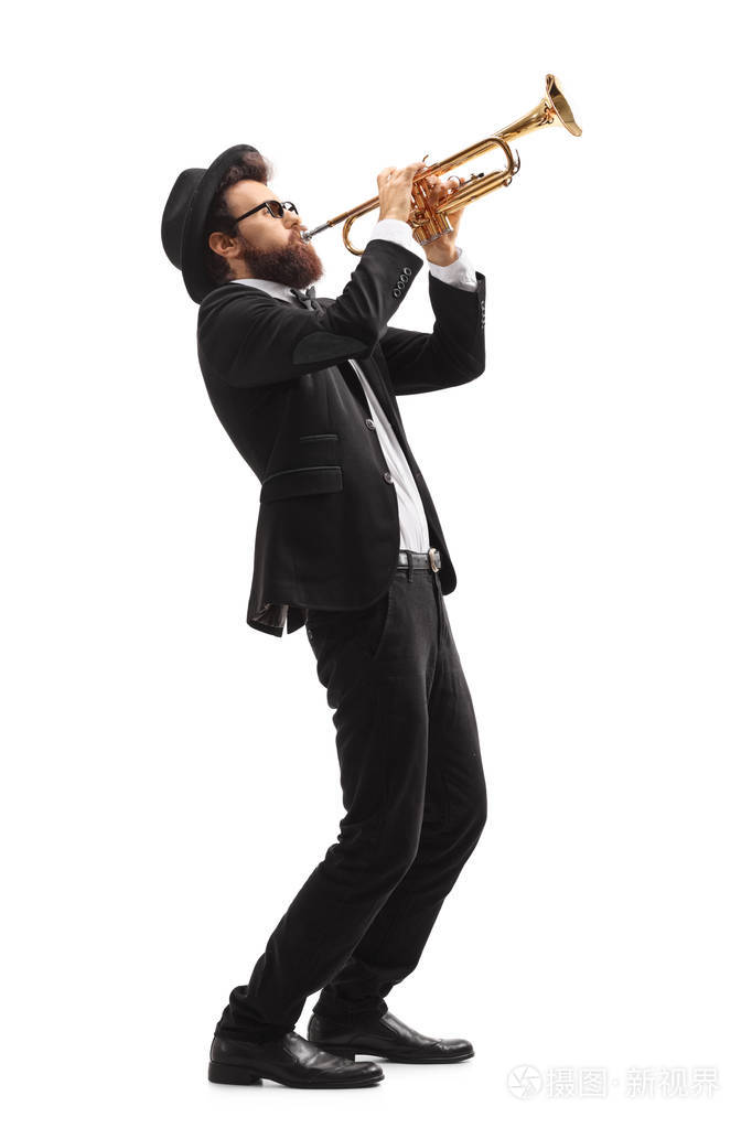 吹小号的音乐家