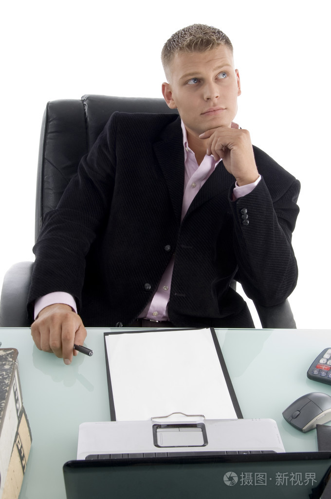 年轻经理在办公室思考照片-正版商用图片00b67n-摄图新视界