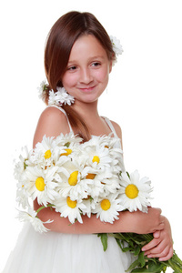 孩子与白色雏菊