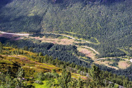 挪威山道路背景