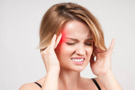 女人有头痛偏头痛