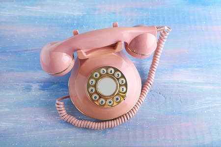 粉红色的复古电话图片