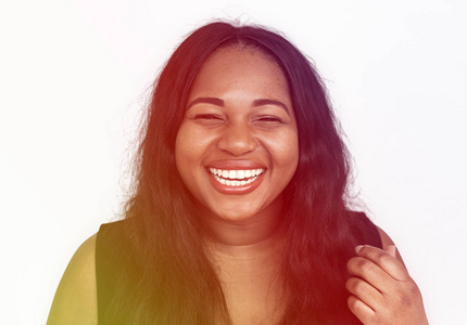 微笑的非洲裔美国妇女