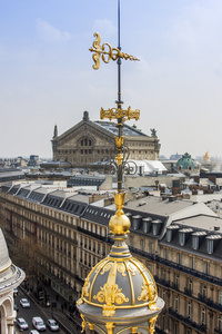 巴黎，法国，在 2011 年 3 月 25 日。从库拉斐特调查露台城市视图。屋顶的巴黎