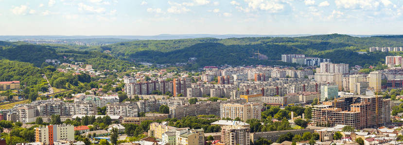 利沃夫市的鸟瞰图。现代建筑与 urb 全景