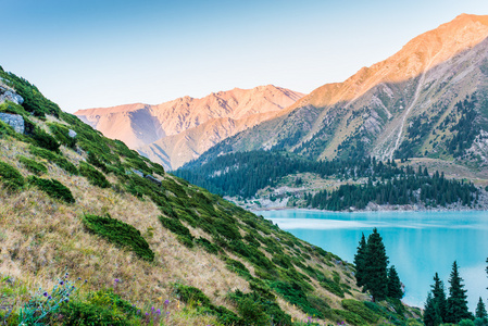 高山湖泊