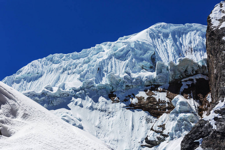 美丽的山川风景在科迪勒拉瓦