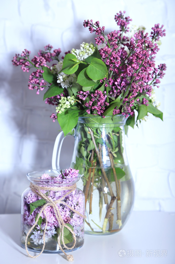 丁香花花瓶里