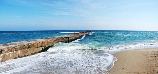 锚在海里