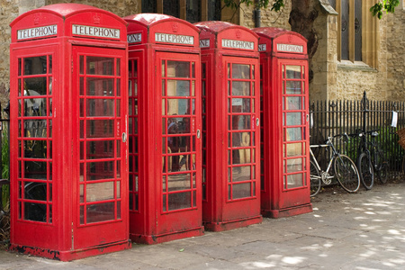英国剑桥的红色电话盒图片