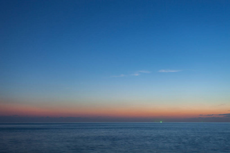 安达曼海在日出或日落时的戏剧性上空