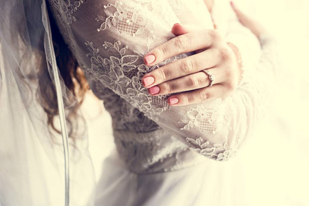 新娘展示结婚戒指