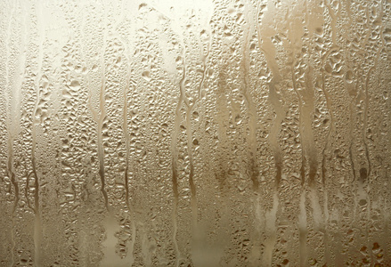 雨 热带地区的雨季，雨天 雨点般降落的东西 lt俚gt电子流