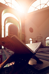 古兰经  在清真寺开放供祈祷