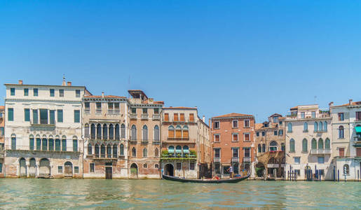 威尼斯景观与典型建筑物 京杭大运河和缆车在中午的时候