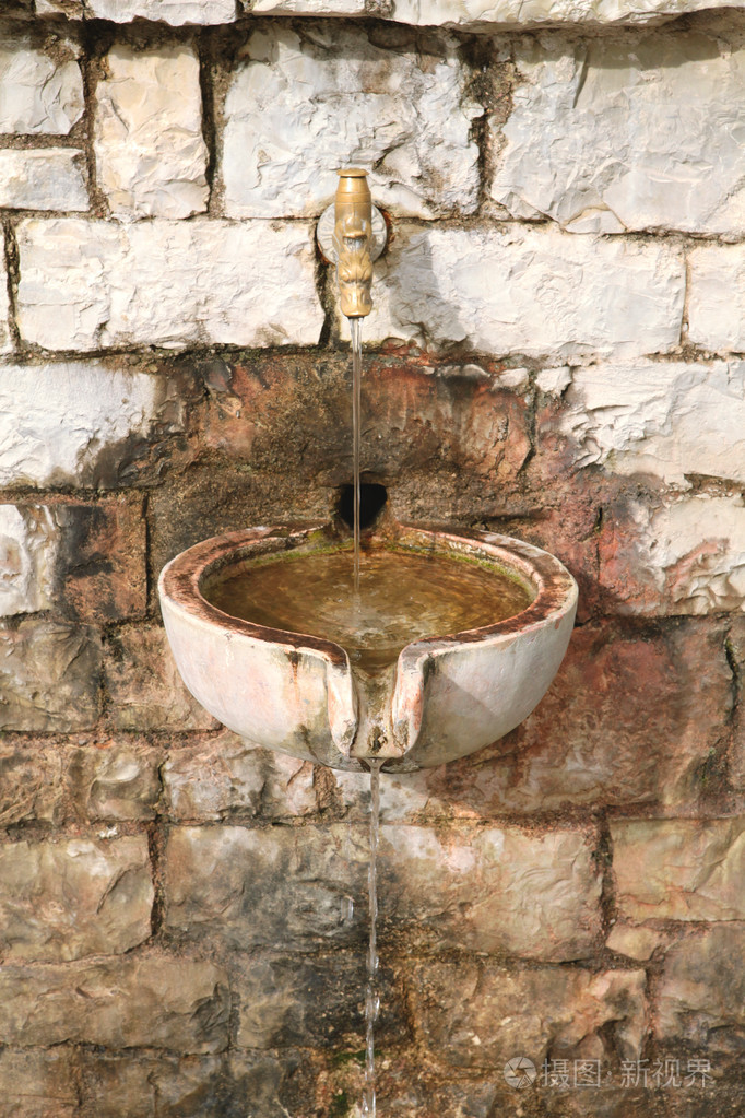 直饮水系统在奥林匹亚古代旧外部水水龙头