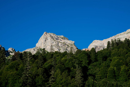 最著名的 30 路线，穿过高山到海洋