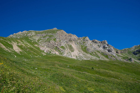 最著名的 30 路线，穿过高山到海洋