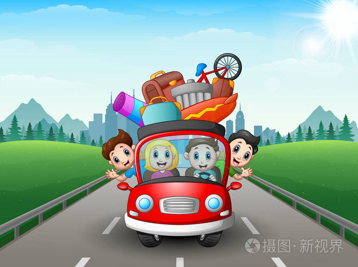 幸福的家庭旅行用红色的车