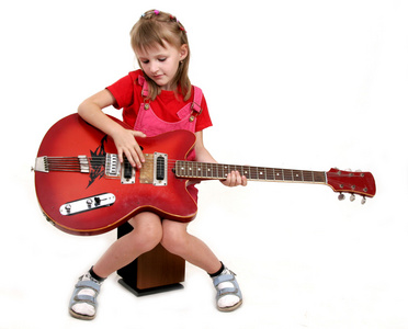 小女孩和吉他