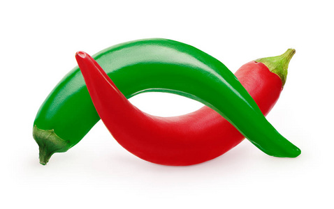 整个红色和绿色辣椒蔬菜上白色孤立