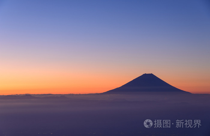 富士山和黎明的云海照片 正版商用图片00g2rg 摄图新视界 富士山和黎明的云海照片 正版商用图片00g2rg 摄图新视界