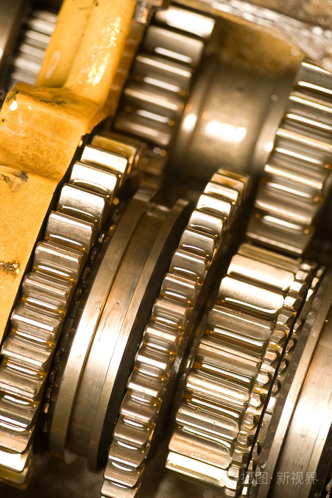 总称机器政府等的机关组织机器的运转部份机械装置