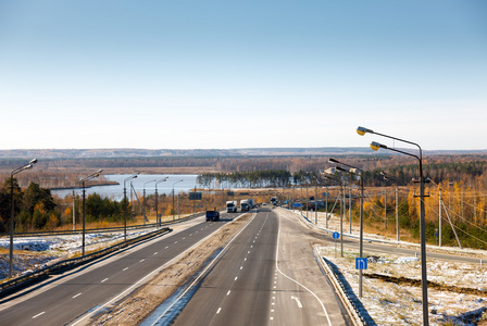 在秋天的道路景观