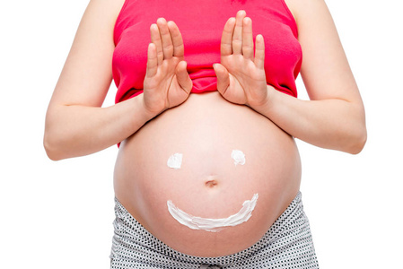 一个笑脸孕妇腹部的特写镜头
