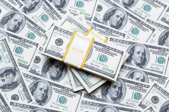 钞票上的一叠美元