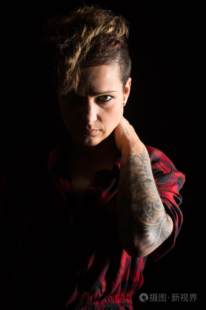 纹身的少妇照片-正版商用图片00h918-摄图新视界
