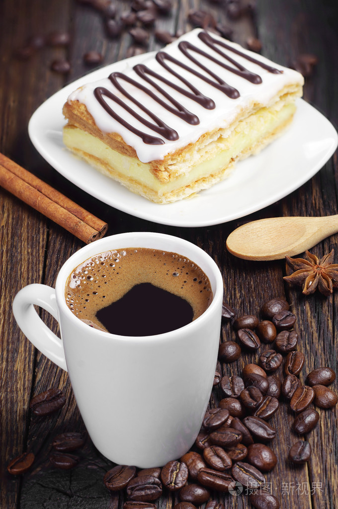 咖啡和巧克力的美味蛋糕