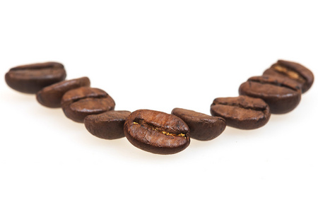 咖啡豆与白色背景