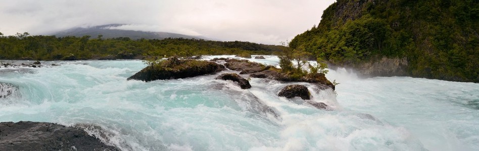 彼得罗韦瀑布在智利巴塔哥尼亚